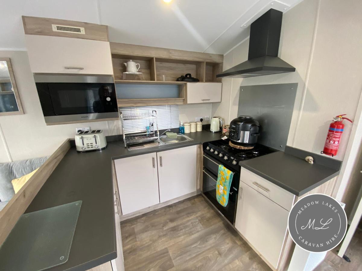 Meadow View 171 - Golden Palm - Central Heating, Wifi, Pet Friendly, Bed Linen - Meadow Lakes Caravan & Lodge Hire แชเปิลเซนต์เลนเนิร์ดส์ ภายนอก รูปภาพ